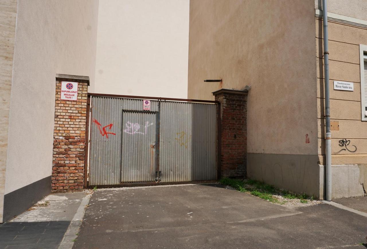Belvarosi Exkluziv Minigarzon Debrecen Eksteriør bilde